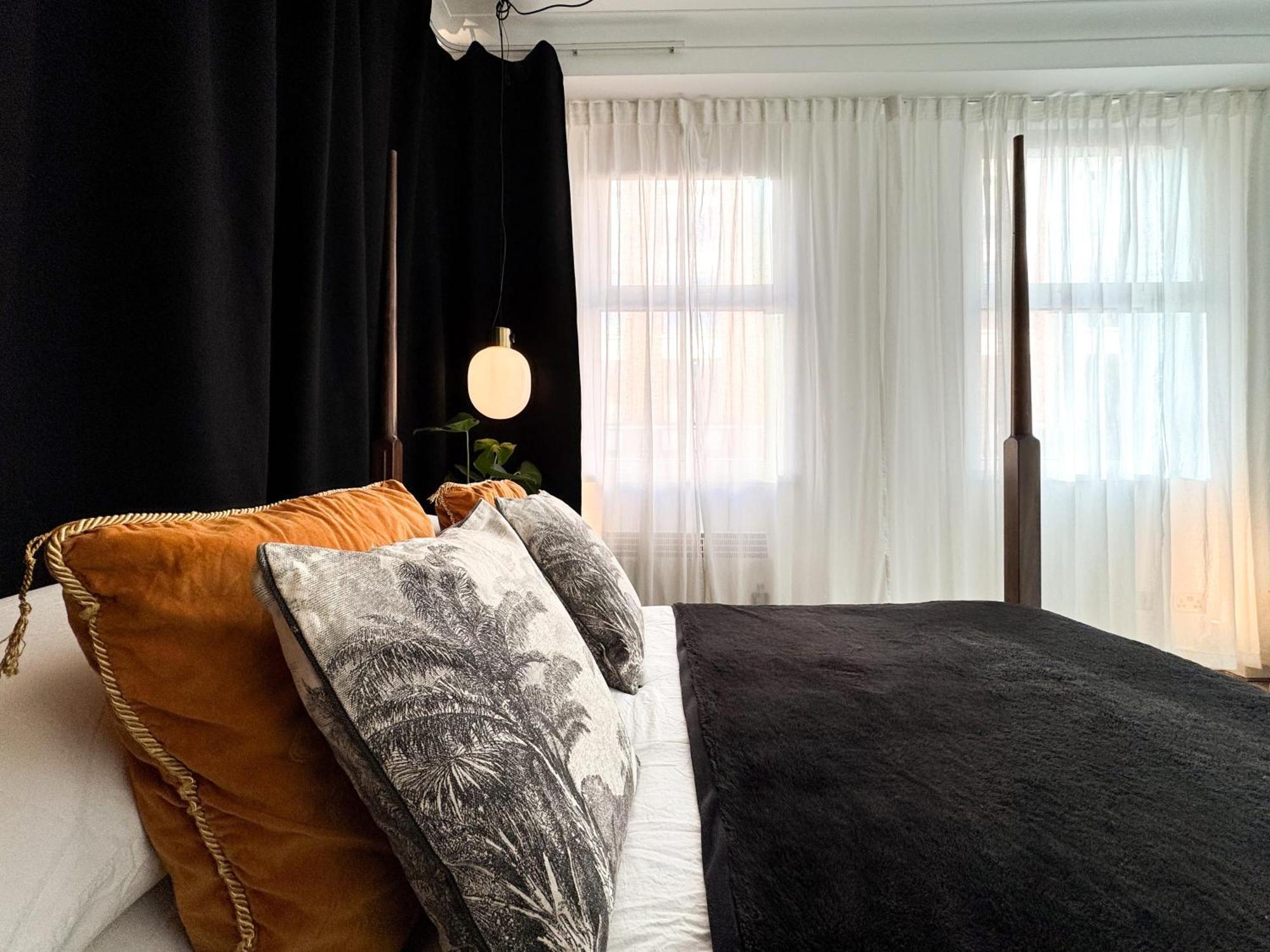 Appartamento Tranquil Oasis W 100Inch Cinema & Hammock, By The Design Traveller Londra Esterno foto