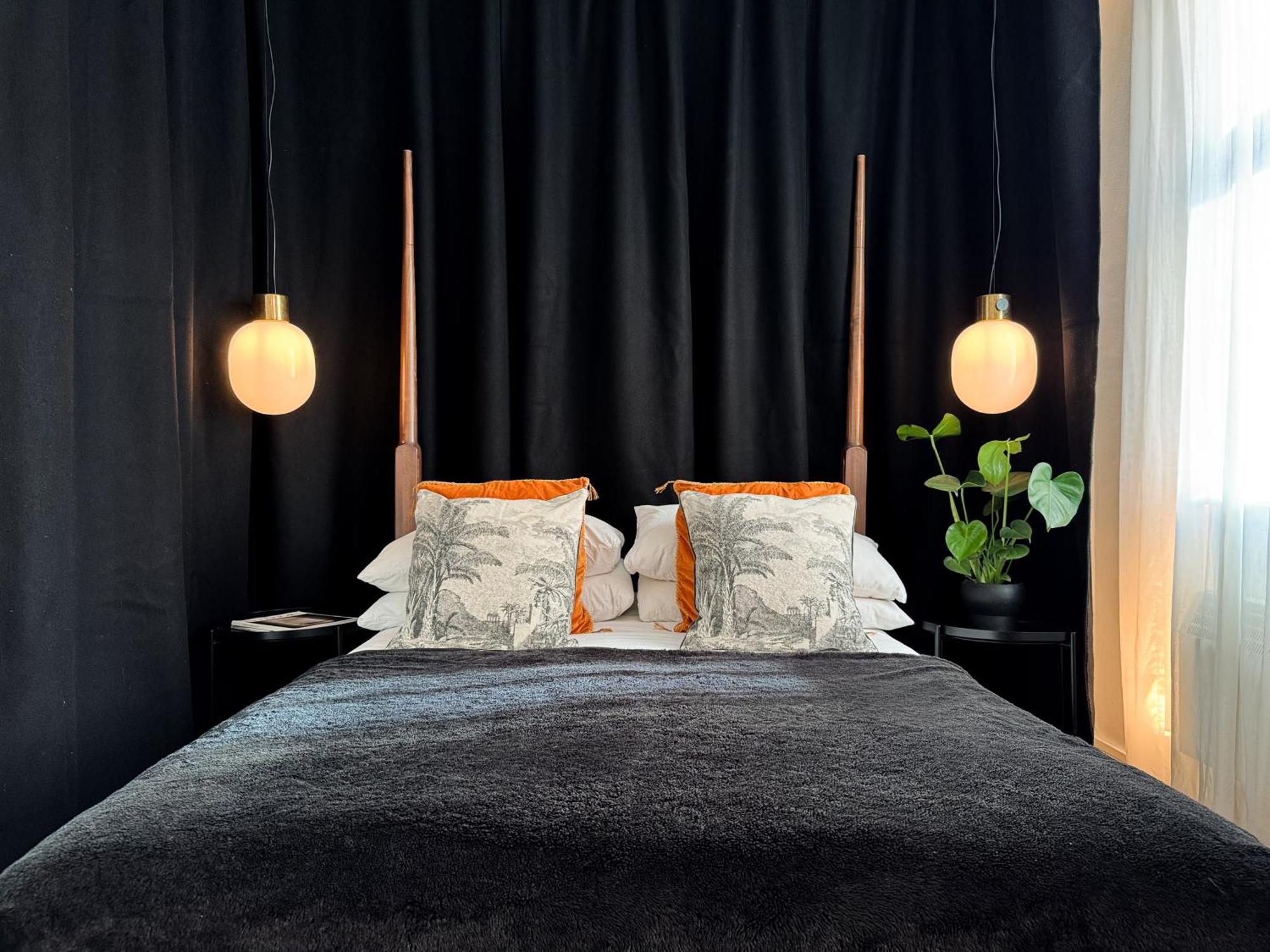 Appartamento Tranquil Oasis W 100Inch Cinema & Hammock, By The Design Traveller Londra Esterno foto
